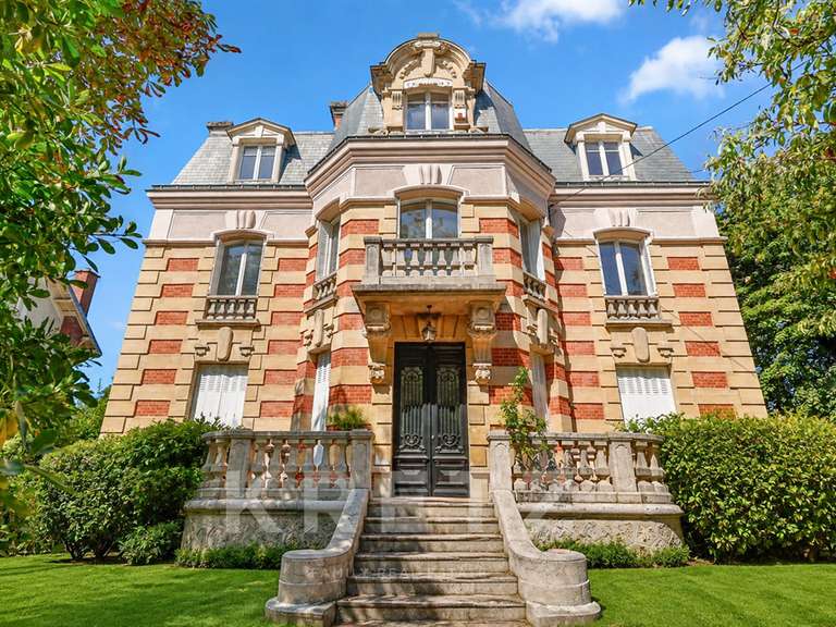 Maison Chatou - 7 chambres - 324m²