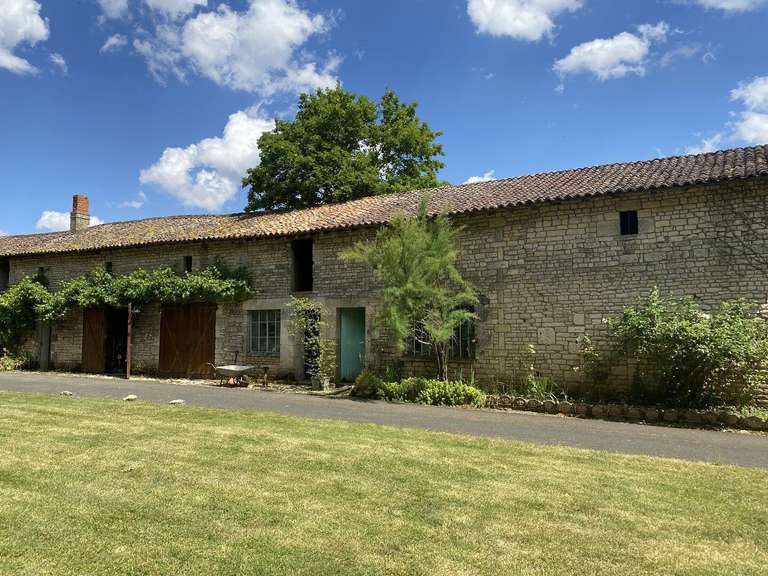 Château Chef-Boutonne - 7 chambres - 405m²