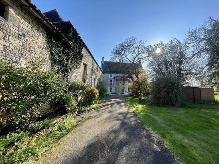 Château Chef-Boutonne - 7 chambres - 405m²