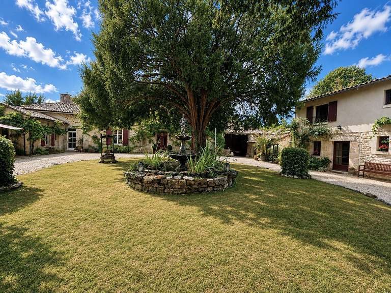 Maison Chef-Boutonne - 14 chambres - 565m²