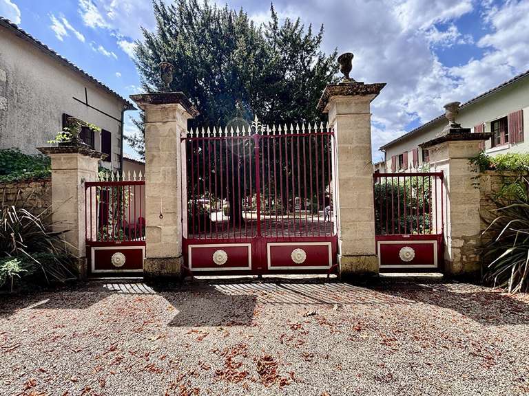 Maison Chef-Boutonne - 14 chambres - 565m²