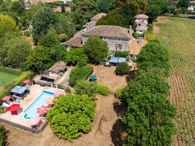 Maison Chef-Boutonne - 14 chambres - 565m²