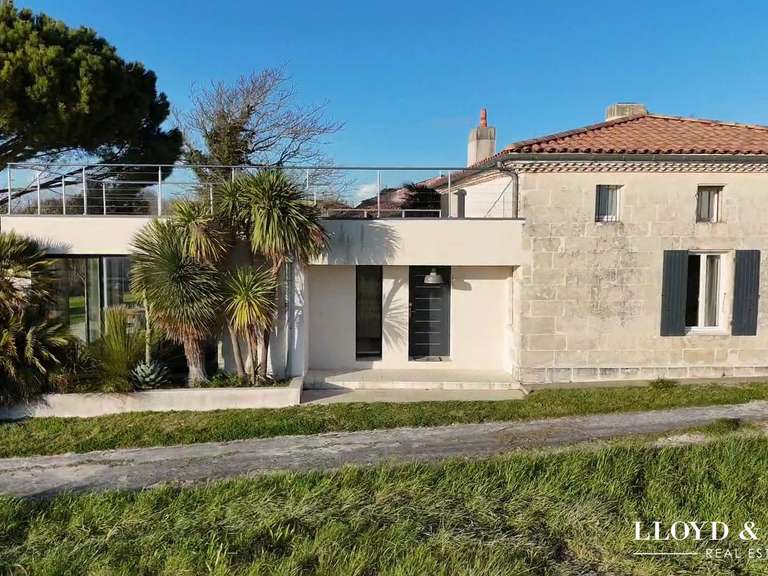 Maison Chenac-Saint-Seurin-d'Uzet - 4 chambres - 280m²