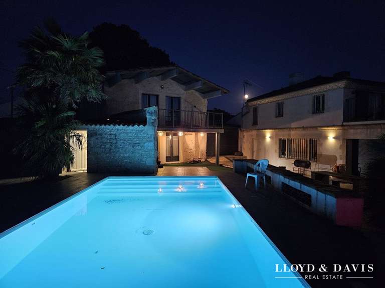 Maison Chenac-Saint-Seurin-d'Uzet - 4 chambres - 280m²