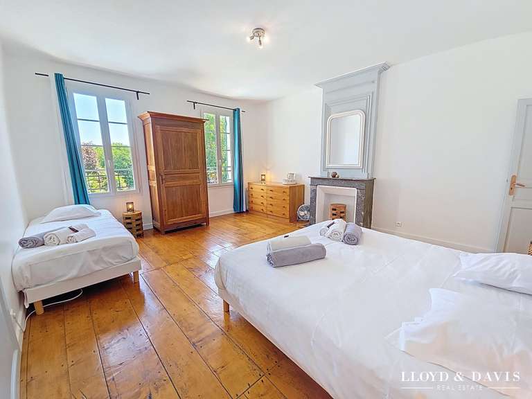 Maison Chenac-Saint-Seurin-d'Uzet - 8 chambres - 376m²