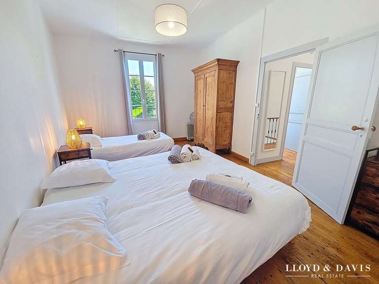 Maison Chenac-Saint-Seurin-d'Uzet - 8 chambres - 376m²