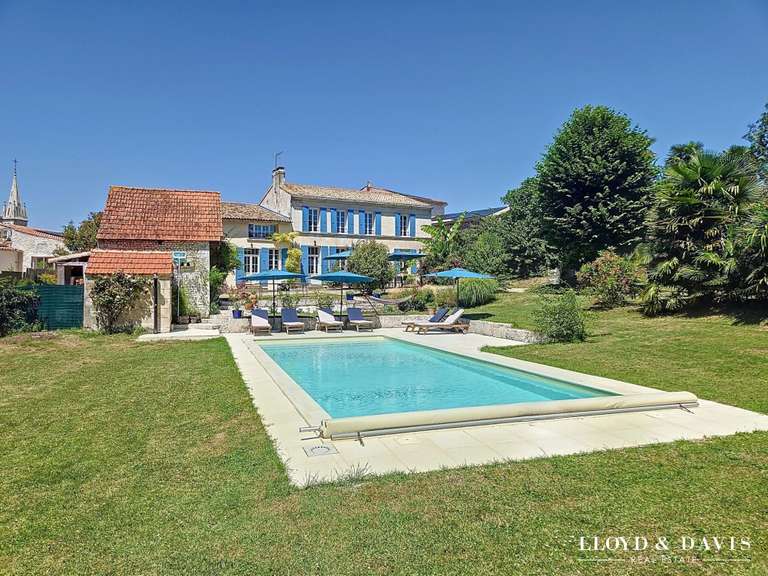 Maison Chenac-Saint-Seurin-d'Uzet - 8 chambres - 376m²