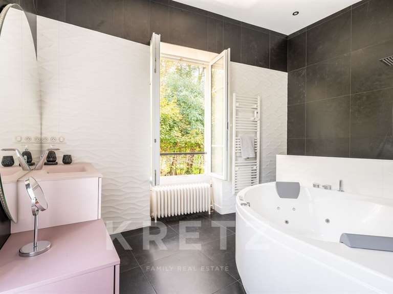 House Chénas - 8 bedrooms - 326m²