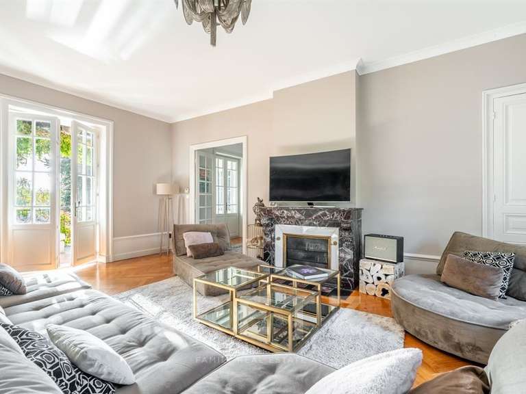 House Chénas - 8 bedrooms - 326m²