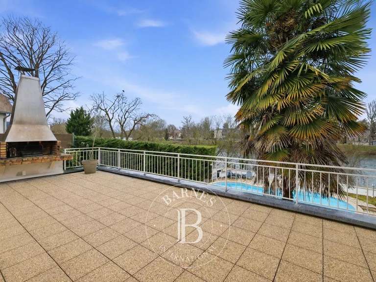 Maison Chennevières-sur-Marne - 5 chambres - 245m²