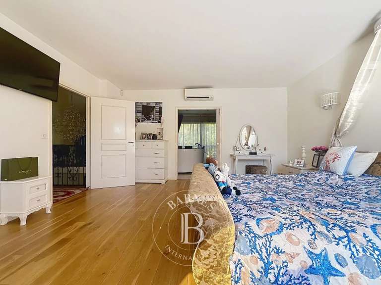 Maison Chennevières-sur-Marne - 4 chambres - 478m²