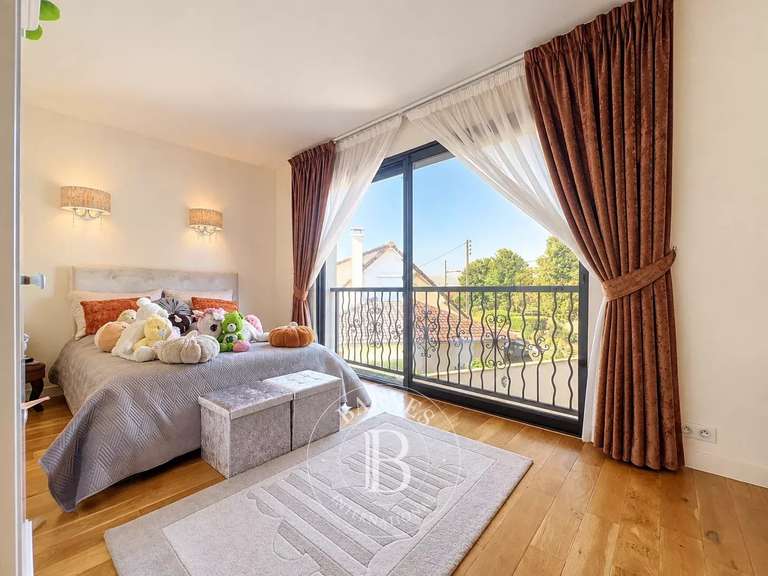 Maison Chennevières-sur-Marne - 4 chambres - 478m²
