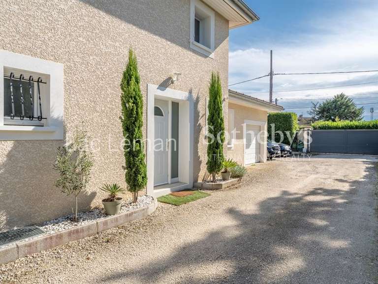 Maison Chens-sur-Léman - 3 chambres - 158m²