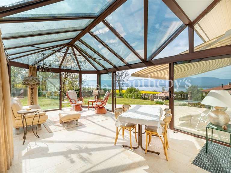 Maison Chens-sur-Léman - 3 chambres - 380m²