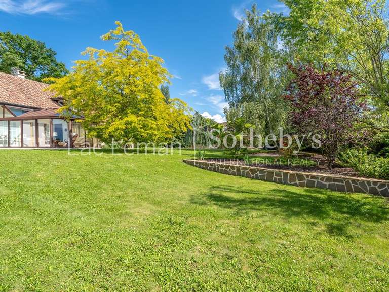 Maison Chens-sur-Léman - 3 chambres - 380m²
