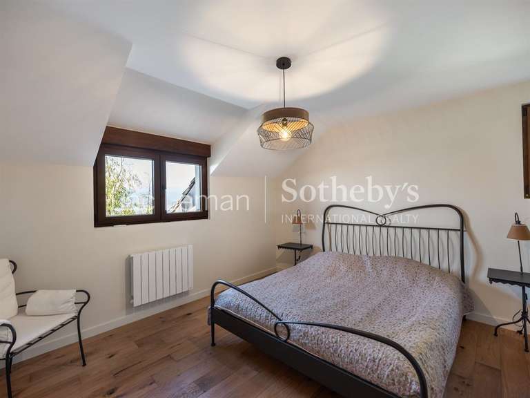 Maison Chens-sur-Léman - 3 chambres - 440m²