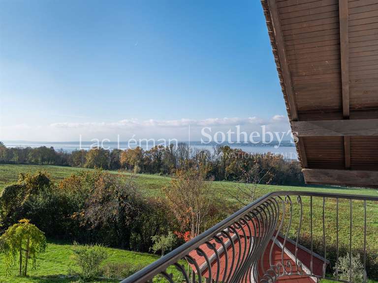 Maison Chens-sur-Léman - 3 chambres - 440m²