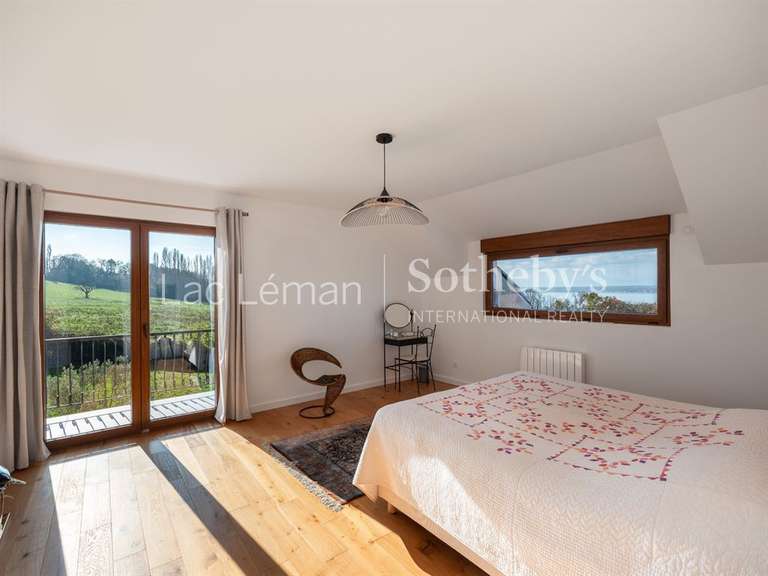 Maison Chens-sur-Léman - 3 chambres - 440m²