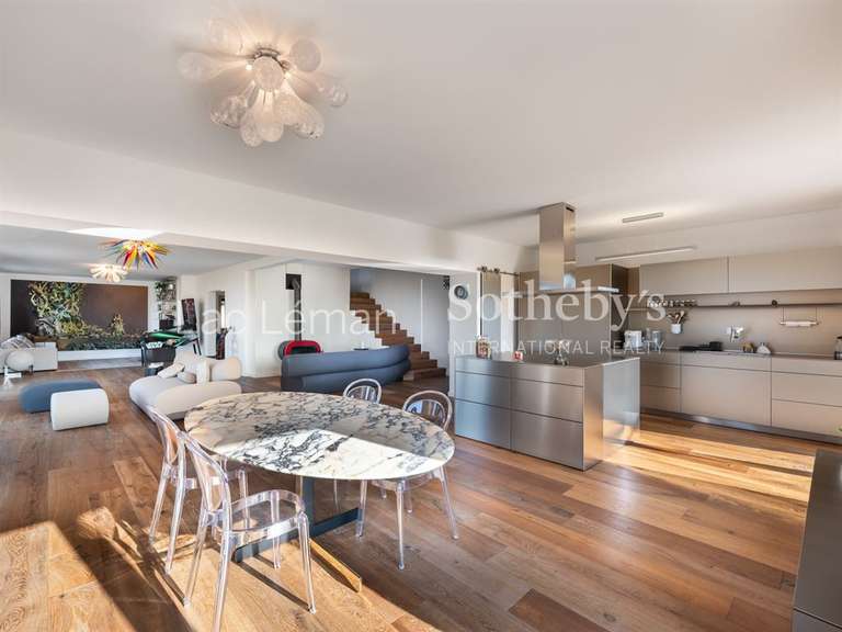 Maison Chens-sur-Léman - 3 chambres - 440m²