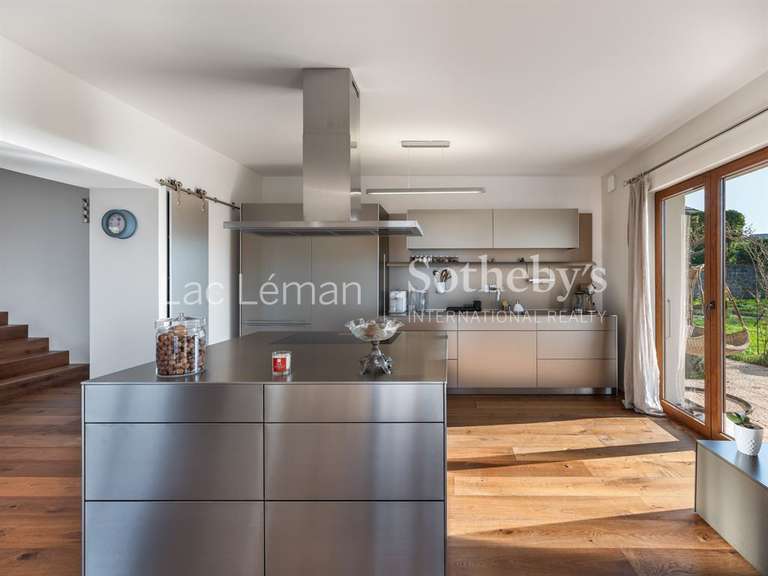 Maison Chens-sur-Léman - 3 chambres - 440m²