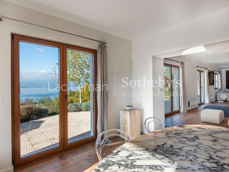 Maison Chens-sur-Léman - 3 chambres - 440m²