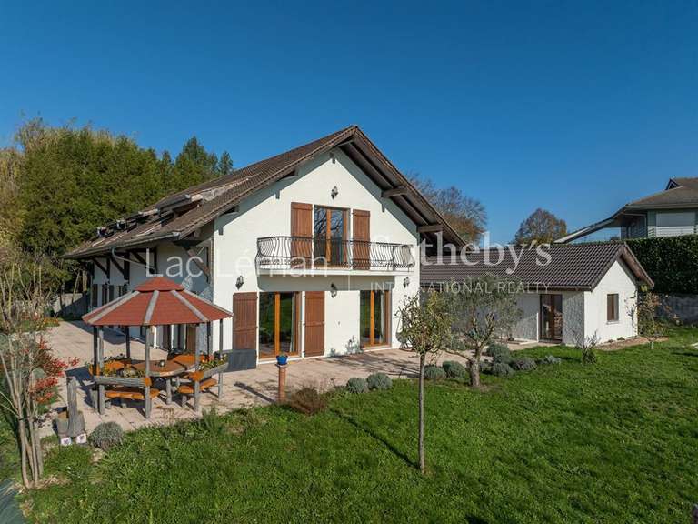 Maison Chens-sur-Léman - 3 chambres - 440m²
