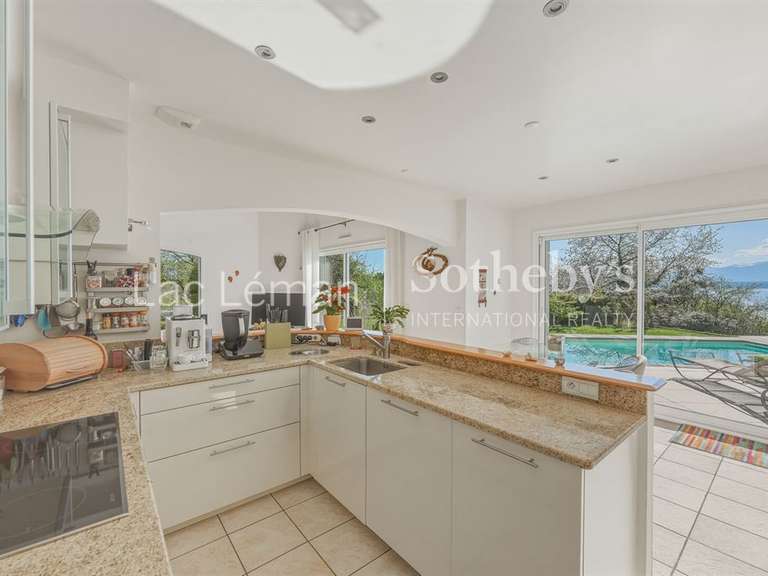 Maison Chens-sur-Léman - 4 chambres - 194m²