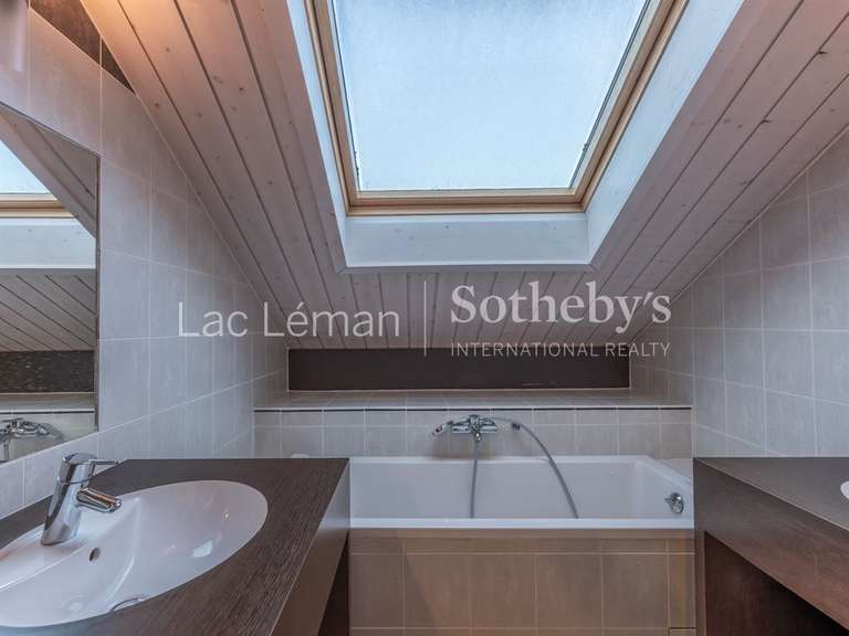 Maison Chens-sur-Léman - 5 chambres - 185m²
