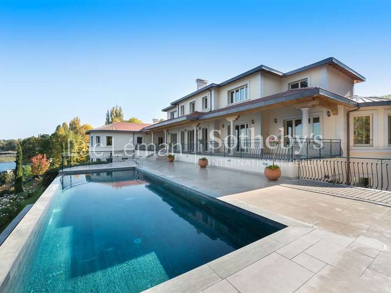 Propriété Chens-sur-Léman - 8 chambres - 1361m²