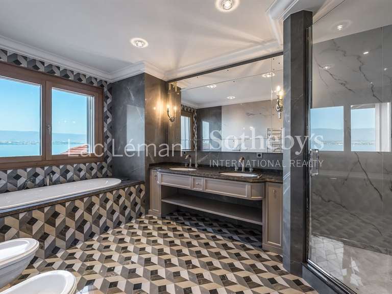 Propriété Chens-sur-Léman - 8 chambres - 1361m²