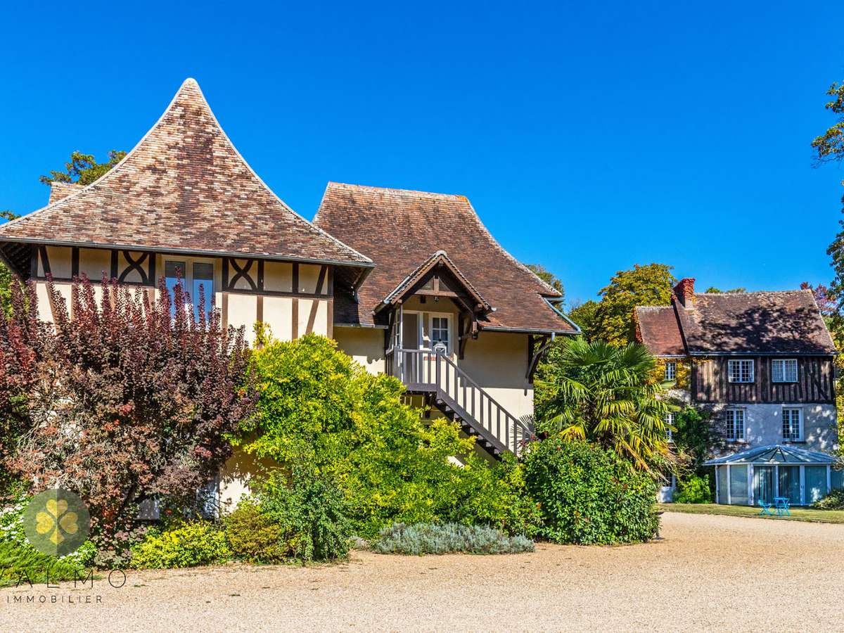 Maison Cherisy