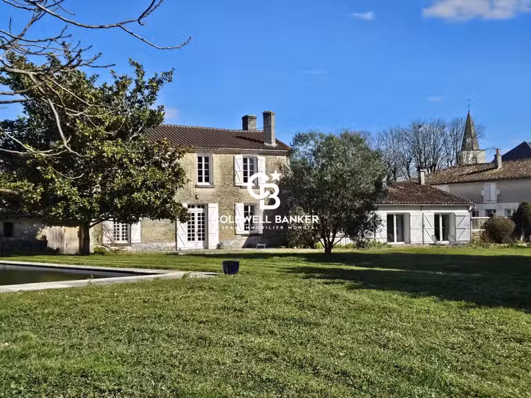 Maison Cherves-Richemont - 6 chambres - 298m²