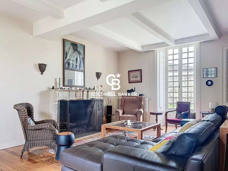 Maison Cherves-Richemont - 6 chambres - 298m²