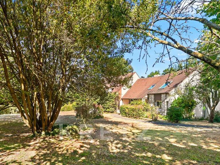 Maison Chessy - 4 chambres - 280m²