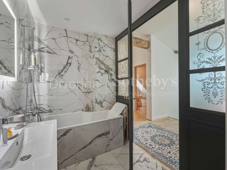 Appartement Chevry - 4 chambres - 160m²