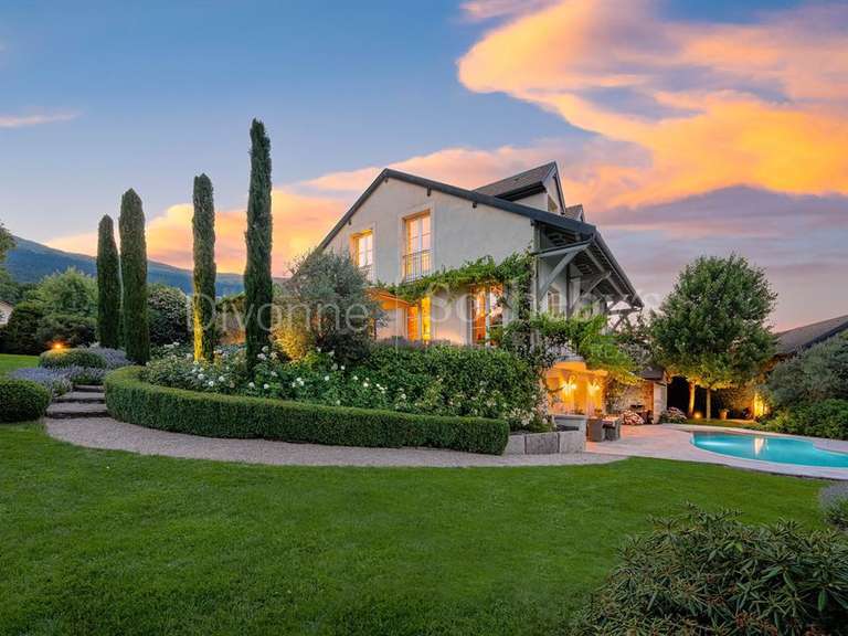 Maison Chevry - 5 chambres - 415m²