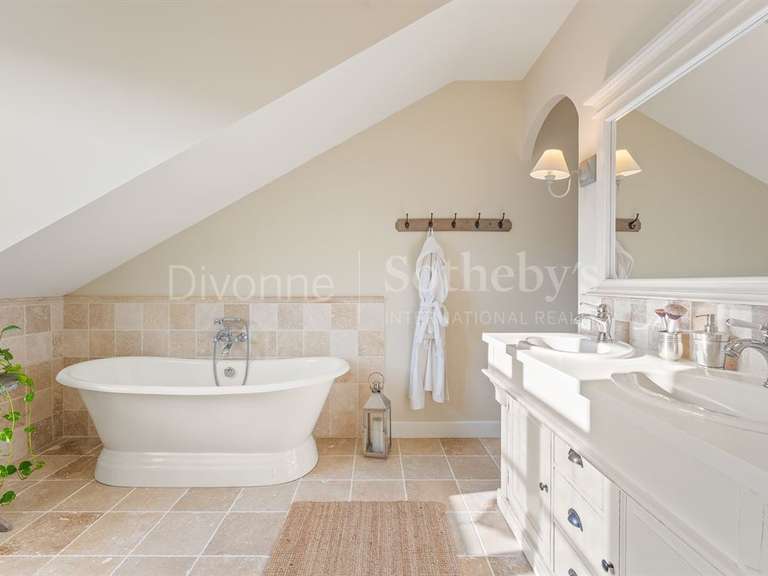 Maison Chevry - 5 chambres - 415m²