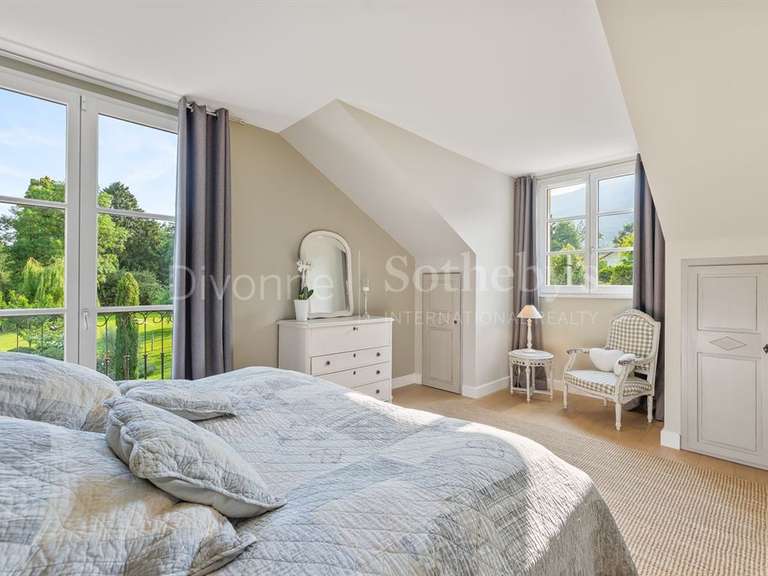 Maison Chevry - 5 chambres - 415m²