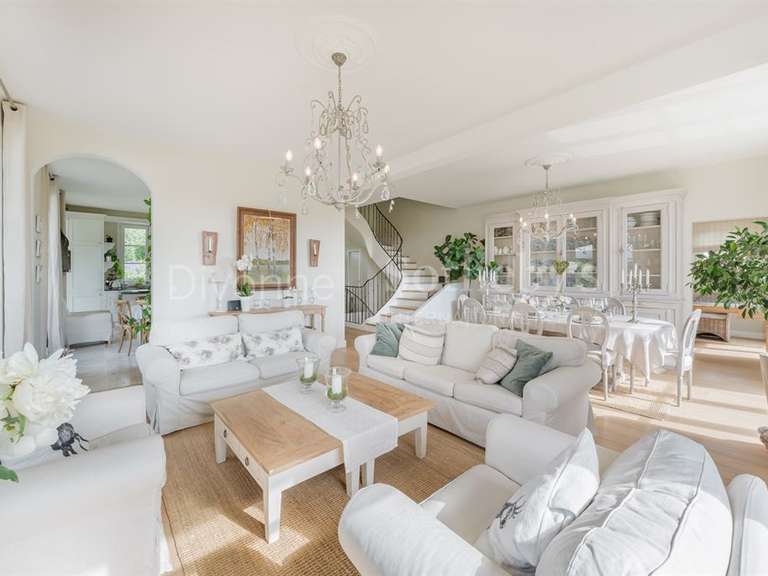 Maison Chevry - 5 chambres - 415m²