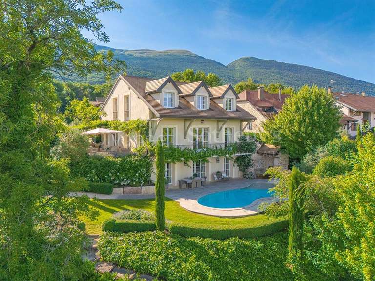 Maison Chevry - 5 chambres - 415m²