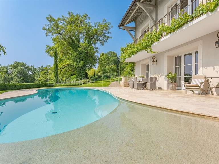 Maison Chevry - 5 chambres - 415m²