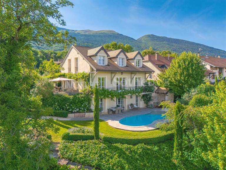 Maison Chevry - 5 chambres - 415m²