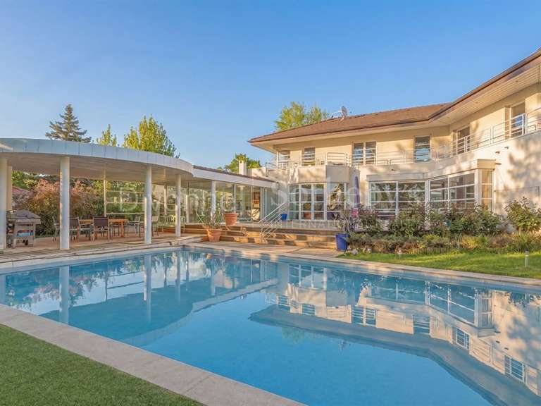 Maison Chevry - 4 chambres - 300m²