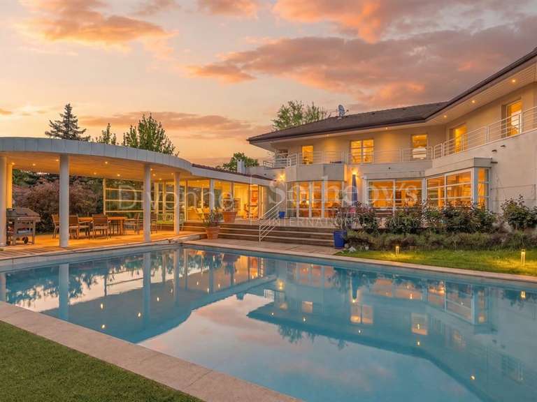 Maison Chevry - 4 chambres - 300m²