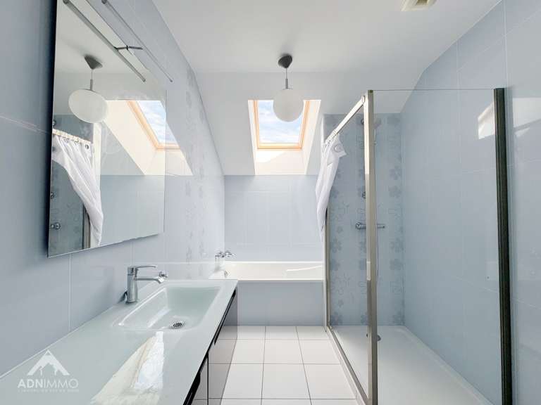 Maison Chevry - 5 chambres - 280m²