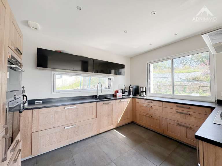 Maison Chevry - 5 chambres - 280m²