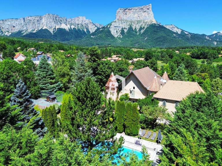 Château Chichilianne - 23 chambres - 1100m²