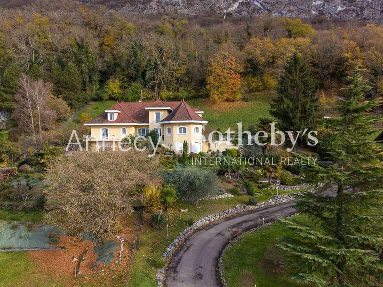 Maison Chindrieux - 5 chambres - 309m²