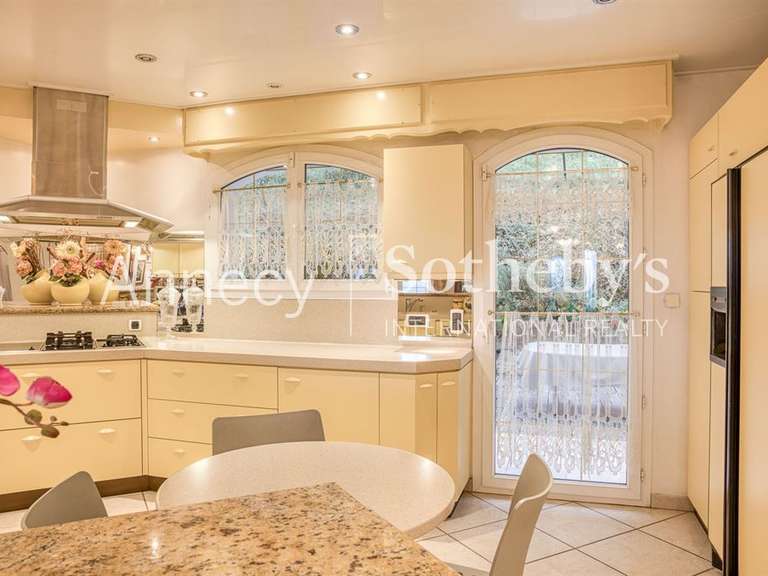 Maison Chindrieux - 5 chambres - 309m²