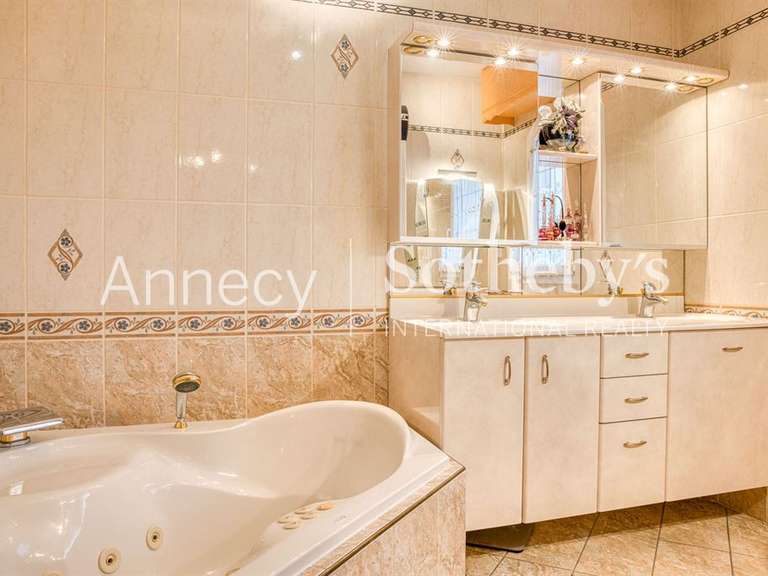 House Chindrieux - 5 bedrooms - 309m²